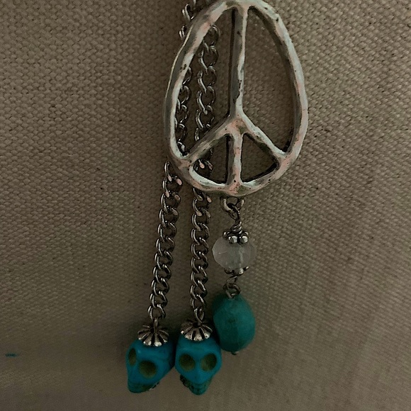 Keychain with peace sign and Howlite skeletons - Picture 3 of 3